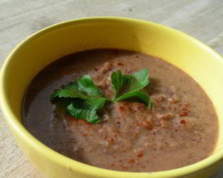 Суп-пюре из красной фасоли с сельдереем и чили