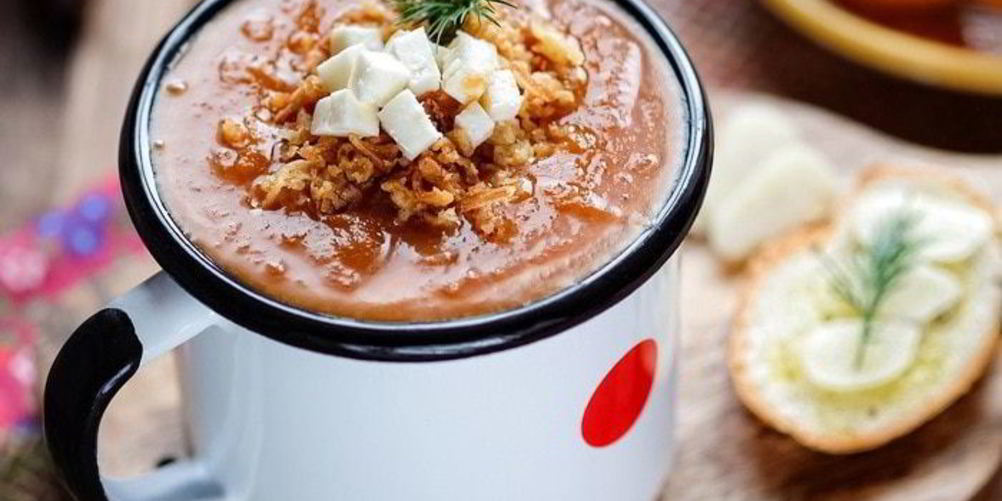 Рецепт суп-пюре из овощей с луковыми чипсами и адыгейским сыром