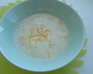 Суп пюре из сельдерея с твердым сыром и сметаной