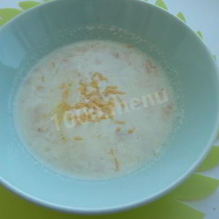 Суп пюре из сельдерея с твердым сыром и сметаной