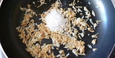 суп пюре из сельдерея с твердым сыром и сметаной