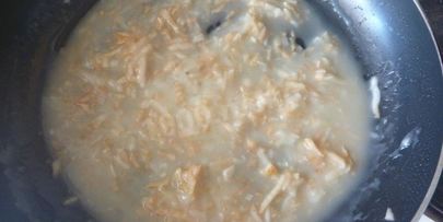 суп пюре из сельдерея с твердым сыром и сметаной