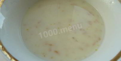 суп пюре из сельдерея с твердым сыром и сметаной