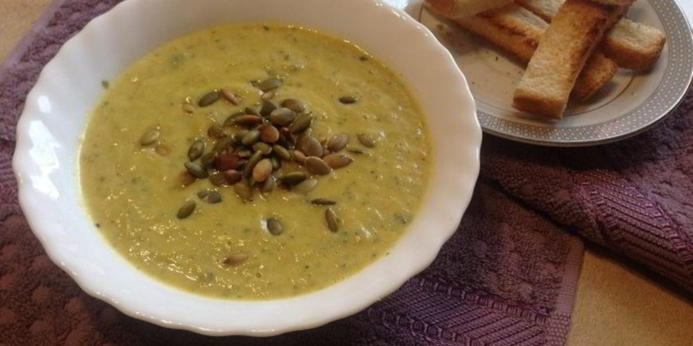 Рецепт суп-пюре из цукини с тыквенными семечками