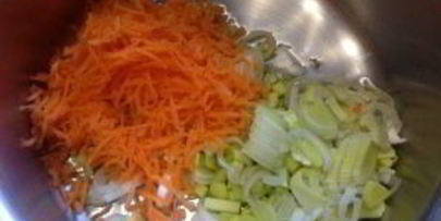 суп-пюре из цукини с тыквенными семечками