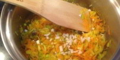 суп-пюре из цукини с тыквенными семечками