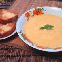 Рецепт Суп-пюре из цветной капусты с чесночно-сырными гренками