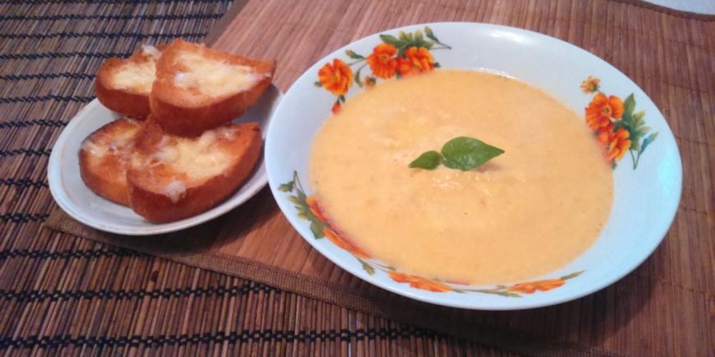 Рецепт суп-пюре из цветной капусты с чесночно-сырными гренками