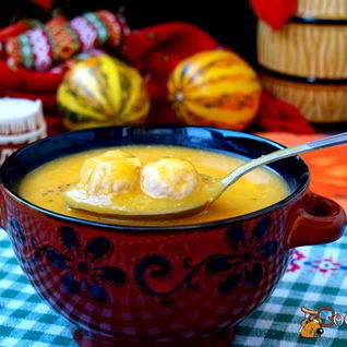 Суп-пюре из тыквы с фрикадельками