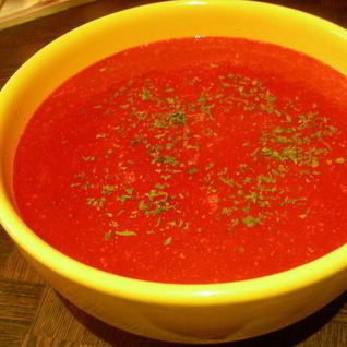 Свекольный суп-пюре с яблоком и тимьяном