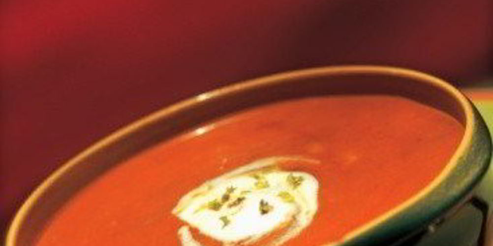 Рецепт томатный суп-пюре со сметаной и песто