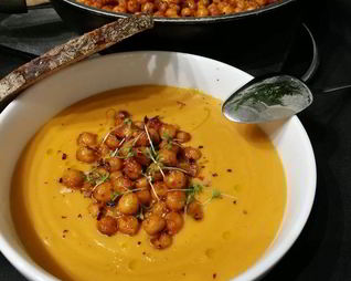 Тыквенный суп-пюре с запеченным нутом