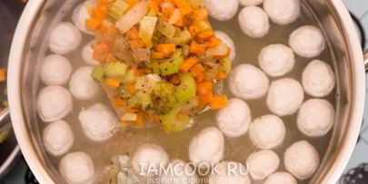 суп с брюссельской капустой и фрикадельками