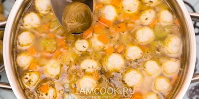 суп с брюссельской капустой и фрикадельками