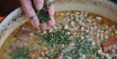 суп с фасолью и свининой