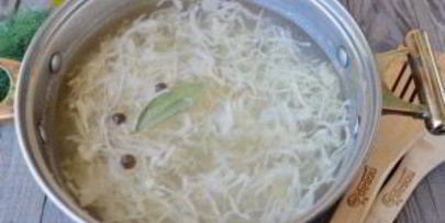 суп с квашеной капустой и курицей