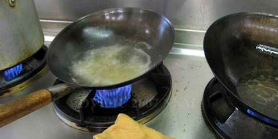 суп с лапшой, овощами и говядиной