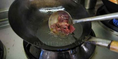 суп с лапшой, овощами и говядиной