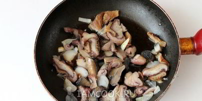 суп с замороженными лесными грибами и вермишелью