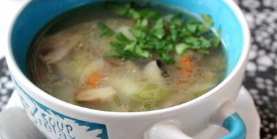 суп с замороженными лесными грибами и вермишелью