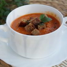 Рецепт Томатный суп с чесночными гренками