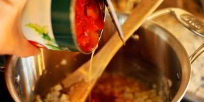 томатный суп в хлебе