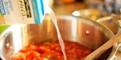 томатный суп в хлебе