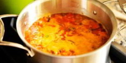 томатный суп в хлебе