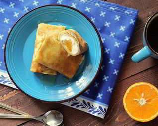 Апельсиновые блинчики с творогом