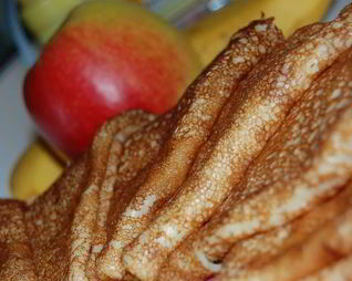 Бананово-яблочные блинчики на кефире