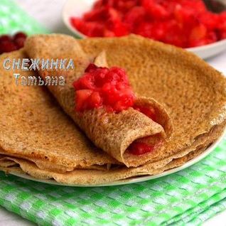 Блинчики из цельнозерновой муки с яблочно-клюквенной начинкой