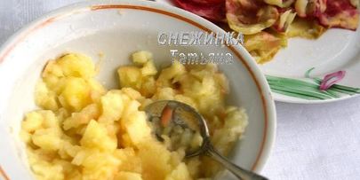 блинчики из цельнозерновой муки с яблочно-клюквенной начинкой