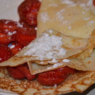 Блинчики с клубникой