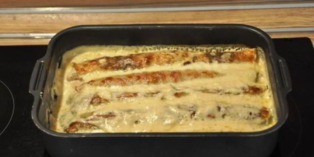 Рецепт блинчики с начинкой из грибов в сырном соусе