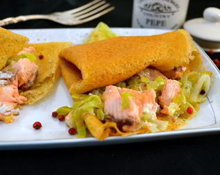 Блинчики с начинкой из семги и лука порея