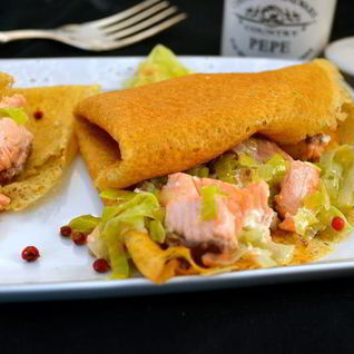 Блинчики с начинкой из семги и лука порея