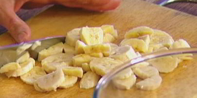 блины с бананами, орехами пекан и кокосовой стружкой