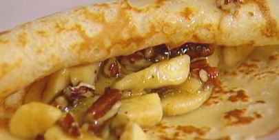 блины с бананами, орехами пекан и кокосовой стружкой