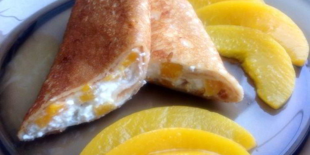 Рецепт блины с нежнейшей начинкой из творога и персиков