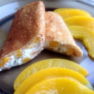 Блины с нежнейшей начинкой из творога и персиков