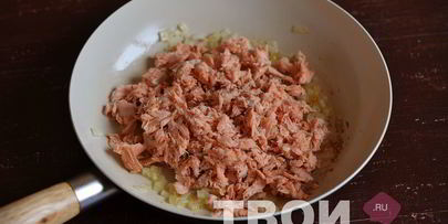 блины с рыбой