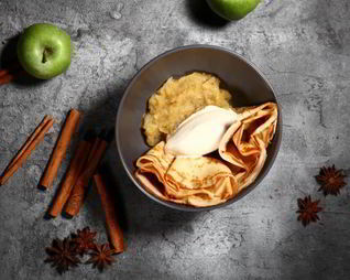 Блины с яблочным конфи