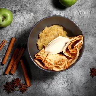 Блины с яблочным конфи