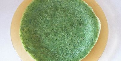 блины со шпинатом с начинкой из сыра, чеснока и орехов