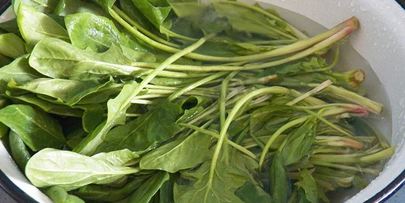 блины со шпинатом с начинкой из сыра, чеснока и орехов