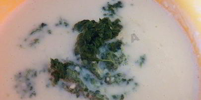 блины со шпинатом с начинкой из сыра, чеснока и орехов