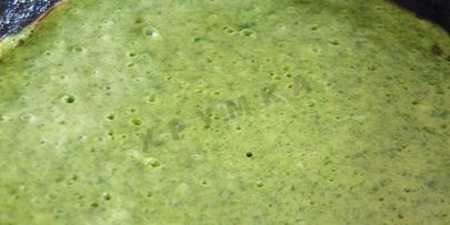 блины со шпинатом с начинкой из сыра, чеснока и орехов