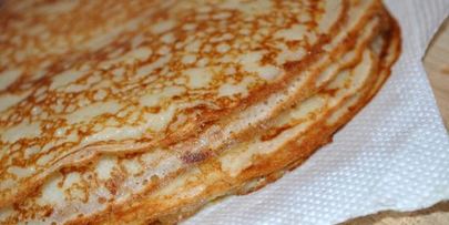 пышные заварные блины с ягодами и сгущенкой