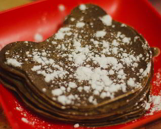 Шоколадные блины с медом