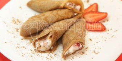 шоколадные блины с творогом и клубникой